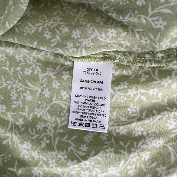 Lush NWOT Sage Cream Floral Wrap Top Summer L - Picture 6 of 7